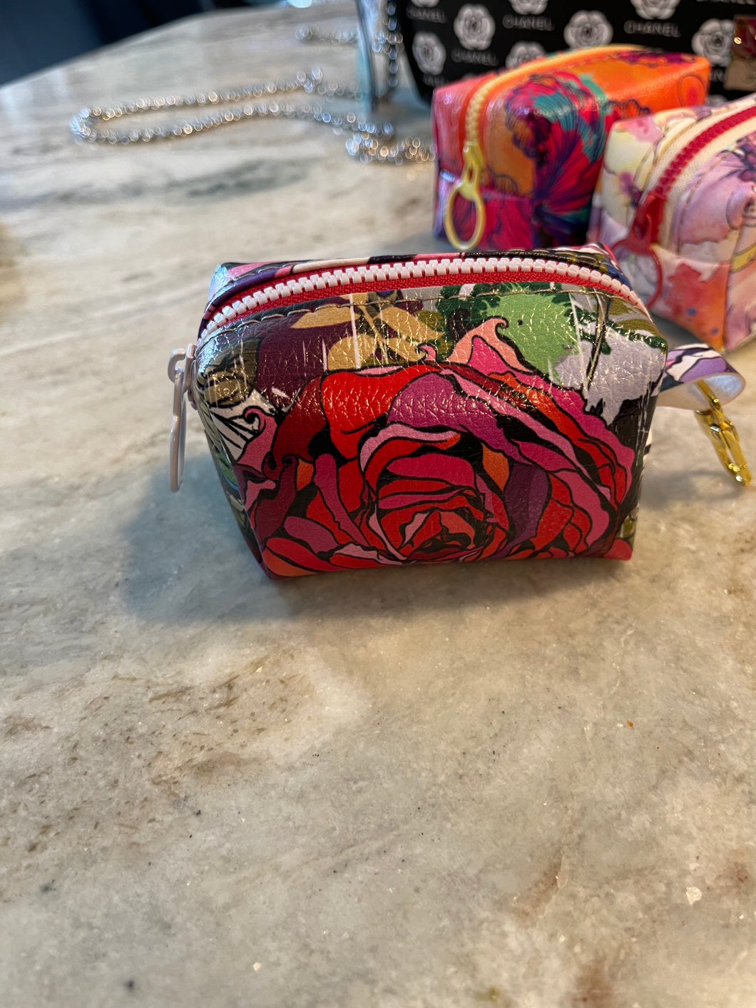 Small Pouch Roses with white zipper